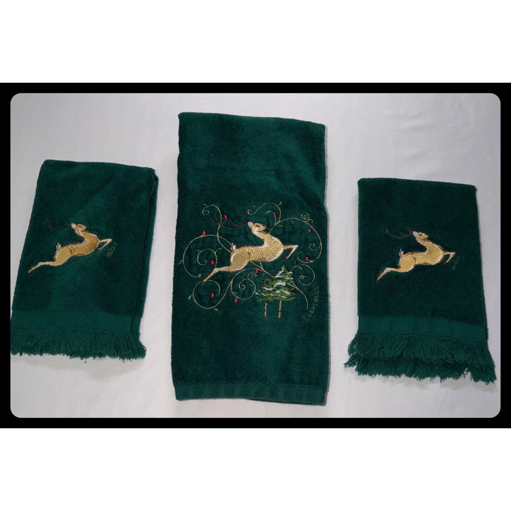 Vintage Grand Prix by Avanti Christmas Reindeer Towel Set Green Embroidered
